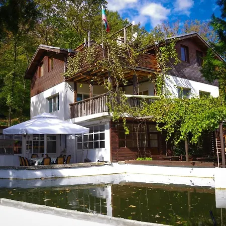 אכסניה рибарник Forest мagic *